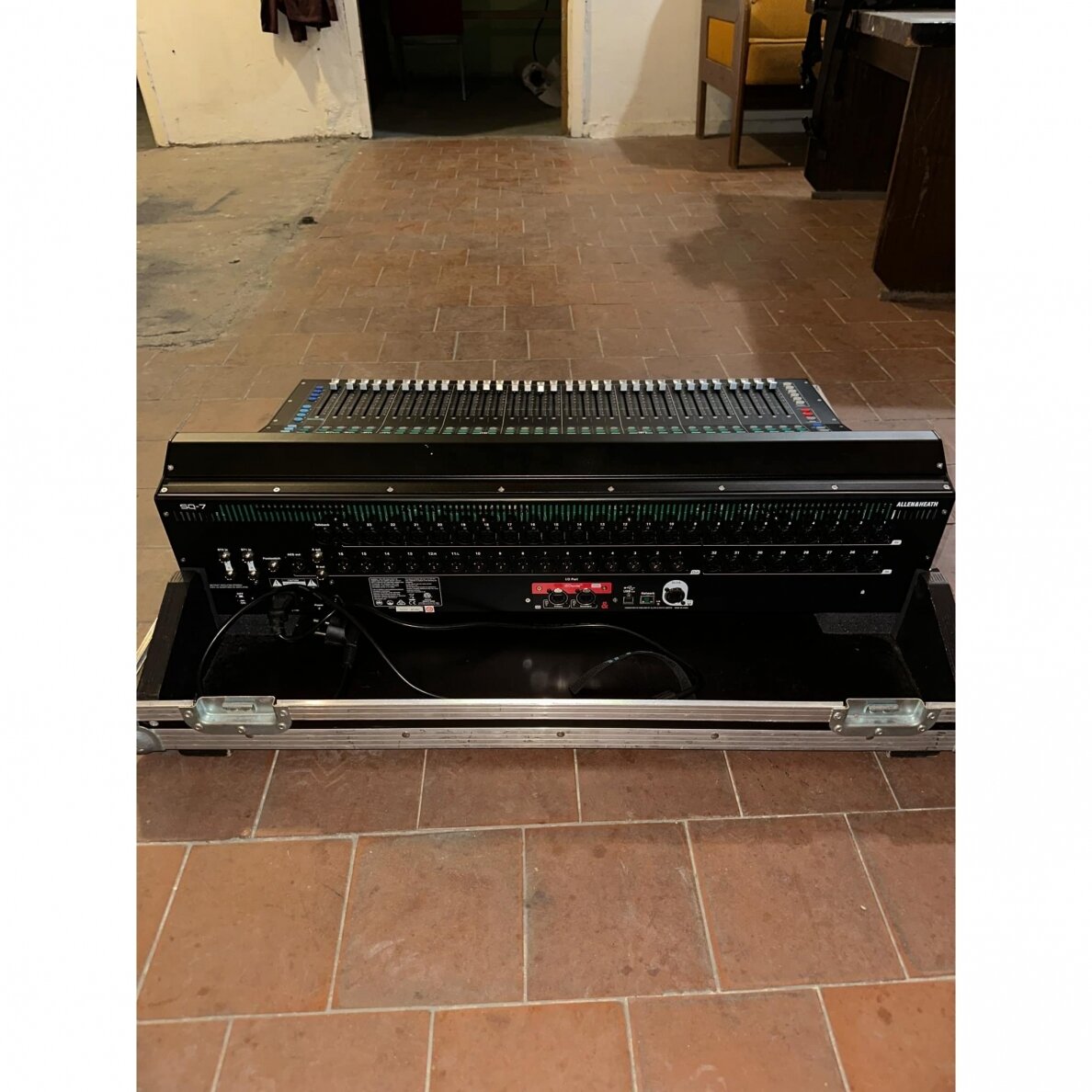 Allen&Heath SQ7 + flightcase 2