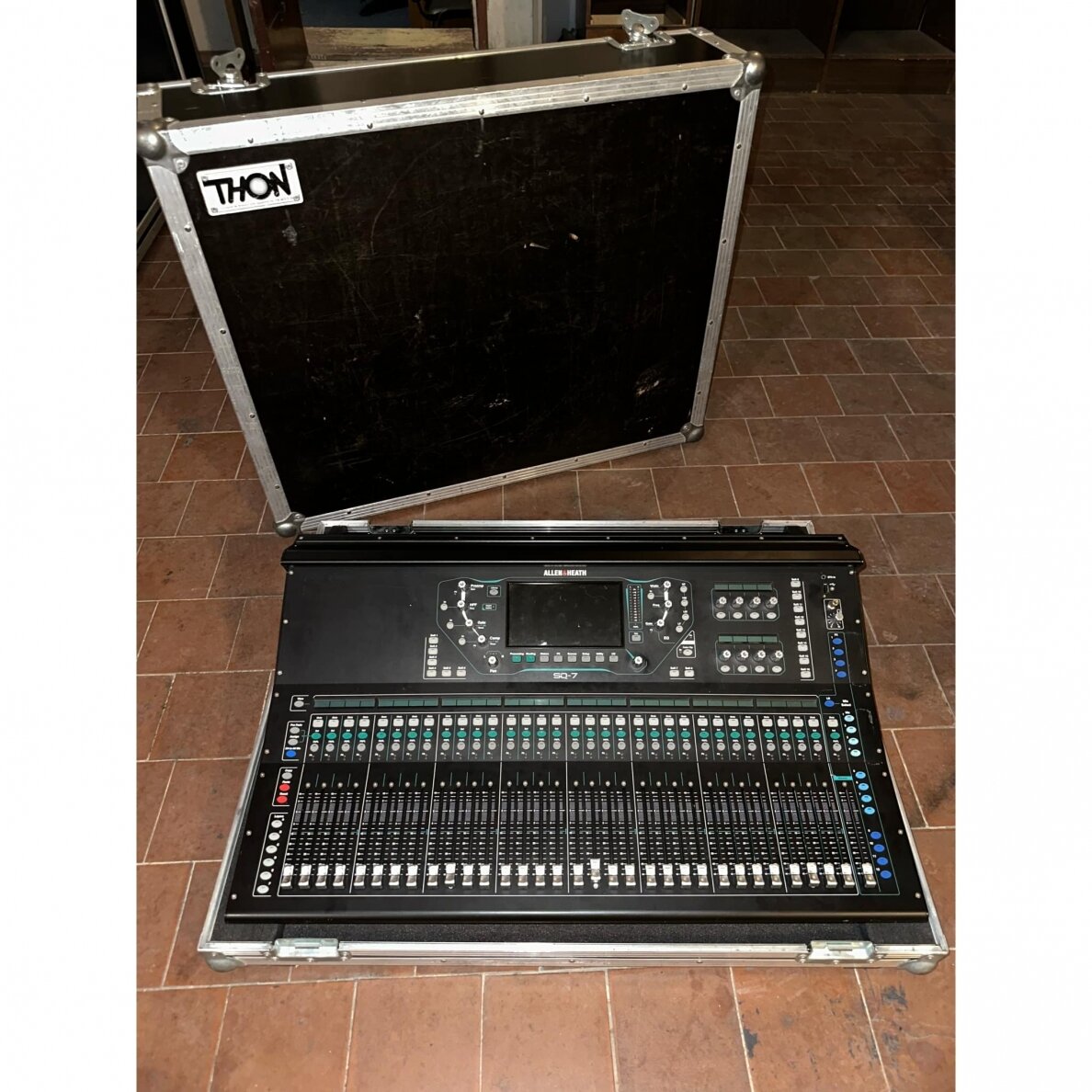Allen&Heath SQ7 + flightcase