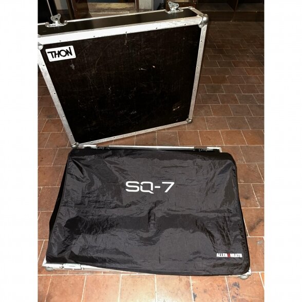 Allen&Heath SQ7 + flightcase 1