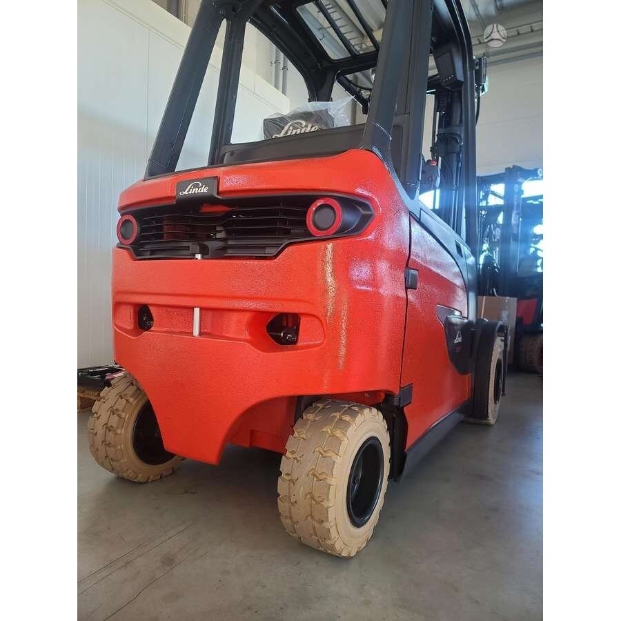 Šakinis keltuvas Linde E35 1 Šakinis keltuvas Linde E35 1