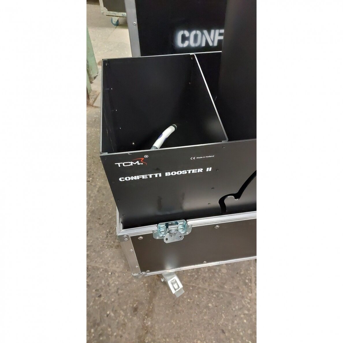 The Confetti Maker - Confetti Booster 2 (Electric) 1 The Confetti Maker - Confetti Booster 2 (Electric) 1